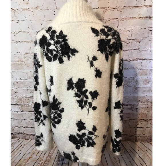 ⚡️Vince Camuto Sweater - Picture 7 of 7